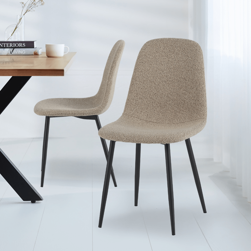 Juego de 4 Sillas de Comedor Escandinavas Latte Bouclé Tela Swift - Sin Apoyabrazos 