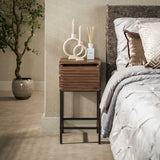 Mesita de noche con 1 cajón madera de acacia marrón Lani
