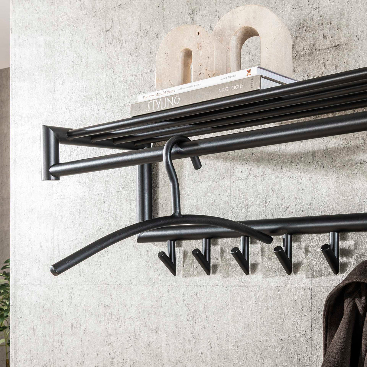 Gancho de ropa de tubo redondo Gunmetal de 45 cm 
