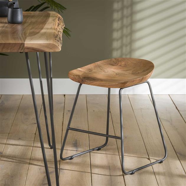 Juego de 2 Taburetes Industriales Bajos de Madera de Acacia Novi - Altura del asiento 52 cm - Sin Respaldo 