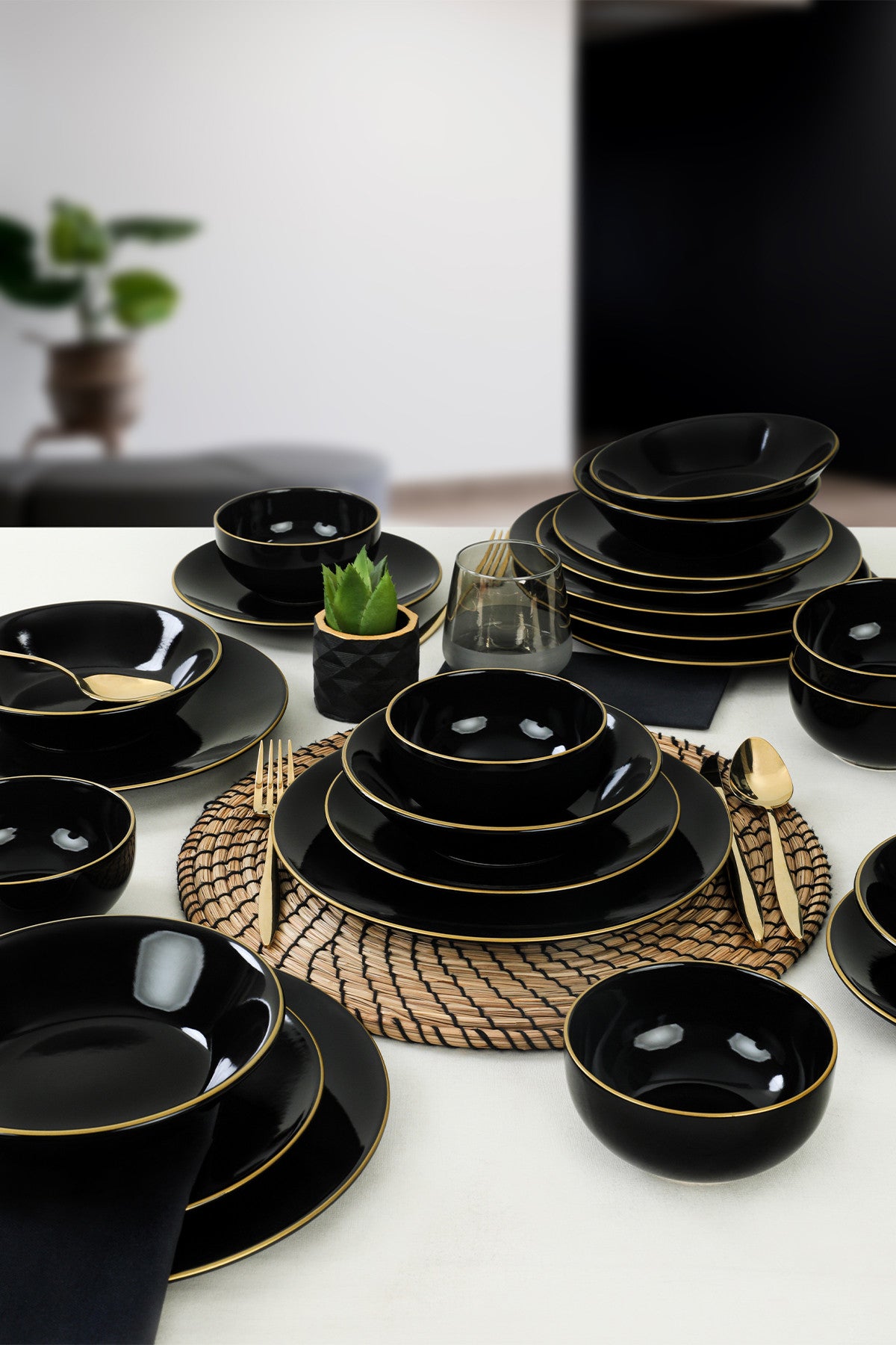 TY040424F650A841600MAET600 Negro Oro 100% GRES CERÁMICO 27 cm ancho