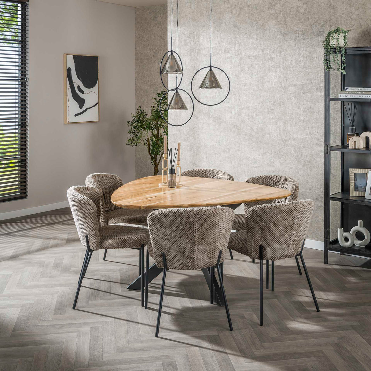 Mesa de comedor triangular de madera maciza de acacia de 135 cm 