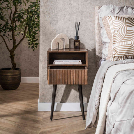 Mesita de noche Dex de madera de acacia, marrón oscuro con 1 cajón 