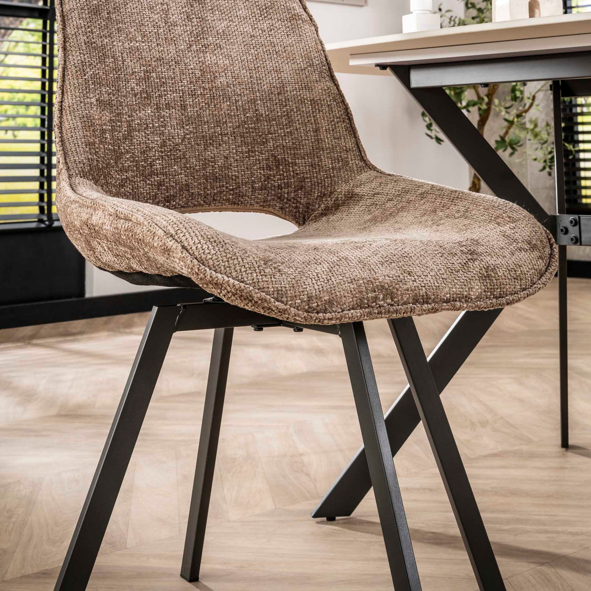 Conjunto de 4 sillas de comedor giratorias Silos chenille marrón 