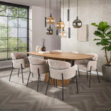 Silla de comedor Lola Bouclé de tela color arena con respaldo redondo y brazos 