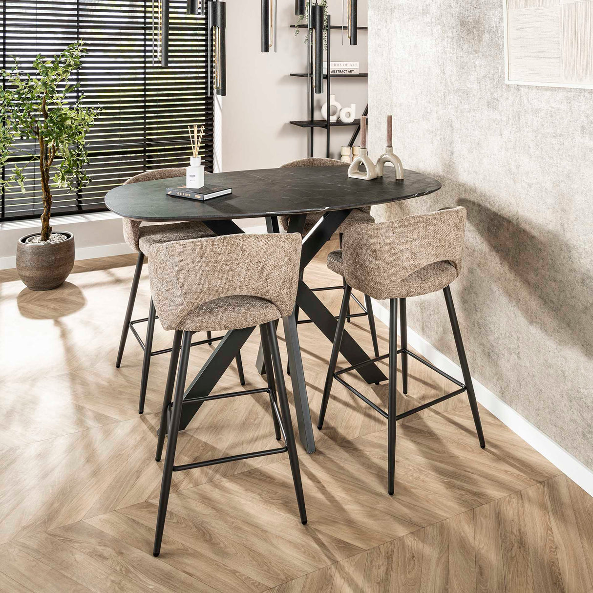 Mesa de comedor ovalada danesa Iris 140x80 cm con base de araña y aspecto de cerámica 