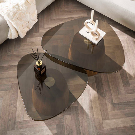 Set de 2 mesas de centro triangulares Marea, bronce y vidrio, 91x71 cm 