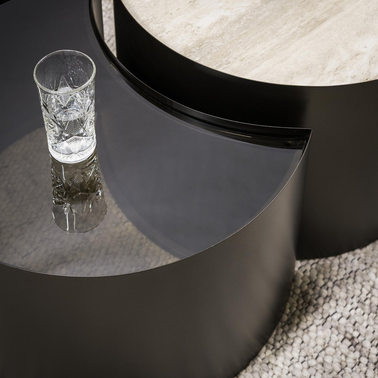 Salontafels - Set van 2 salontafels Moony – metalen frame & keramiek travertin look en glas - Dimehouse