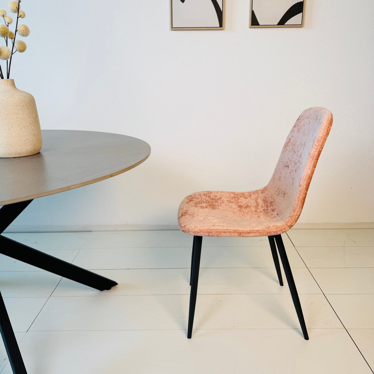 Juego de 4 Sillas de Comedor Escandinavas de Chenilla Rosa Viejo Swift - Sin Reposabrazos 