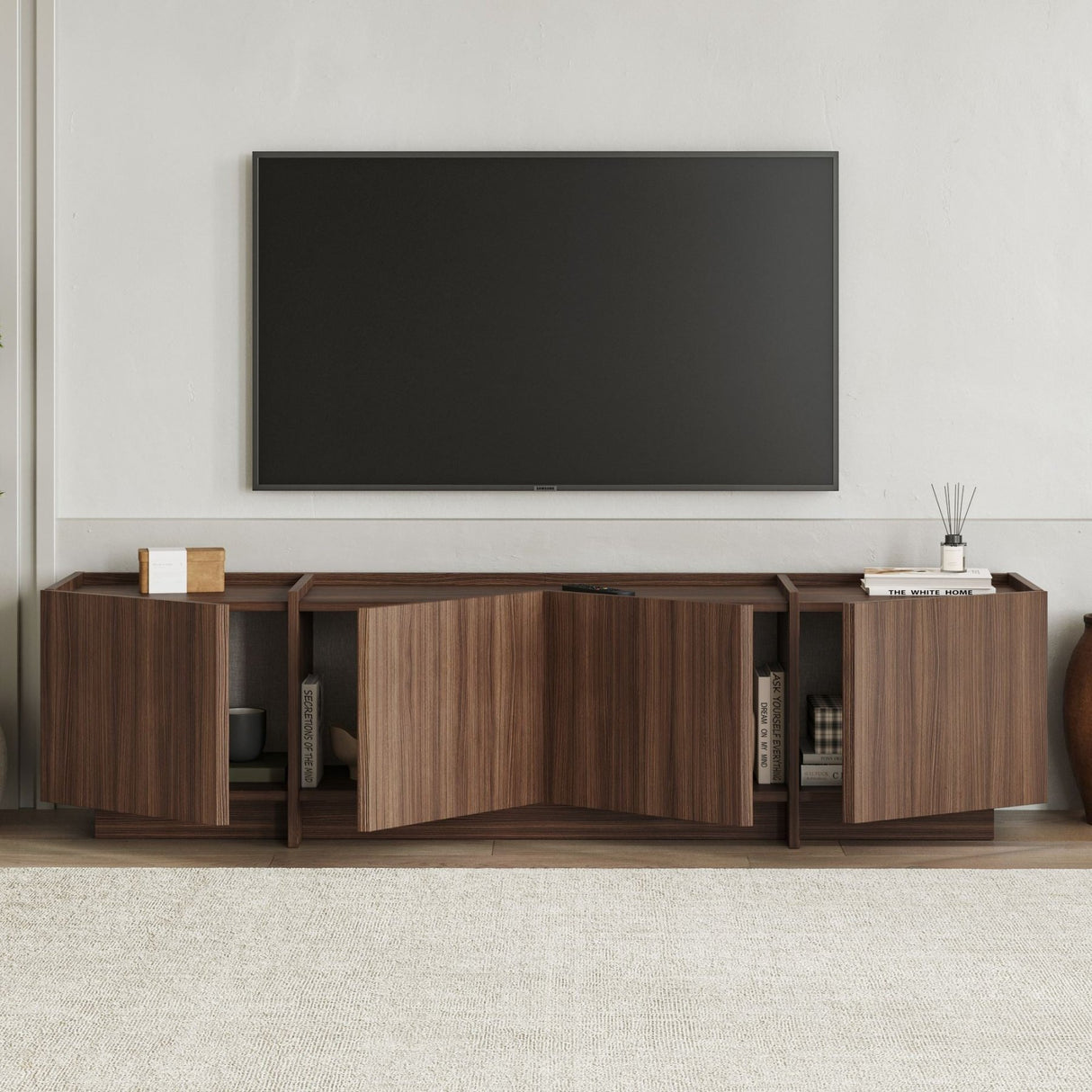 Mueble TV Lowen en nogal Milano 180 cm compuesto de madera revestido de melamina