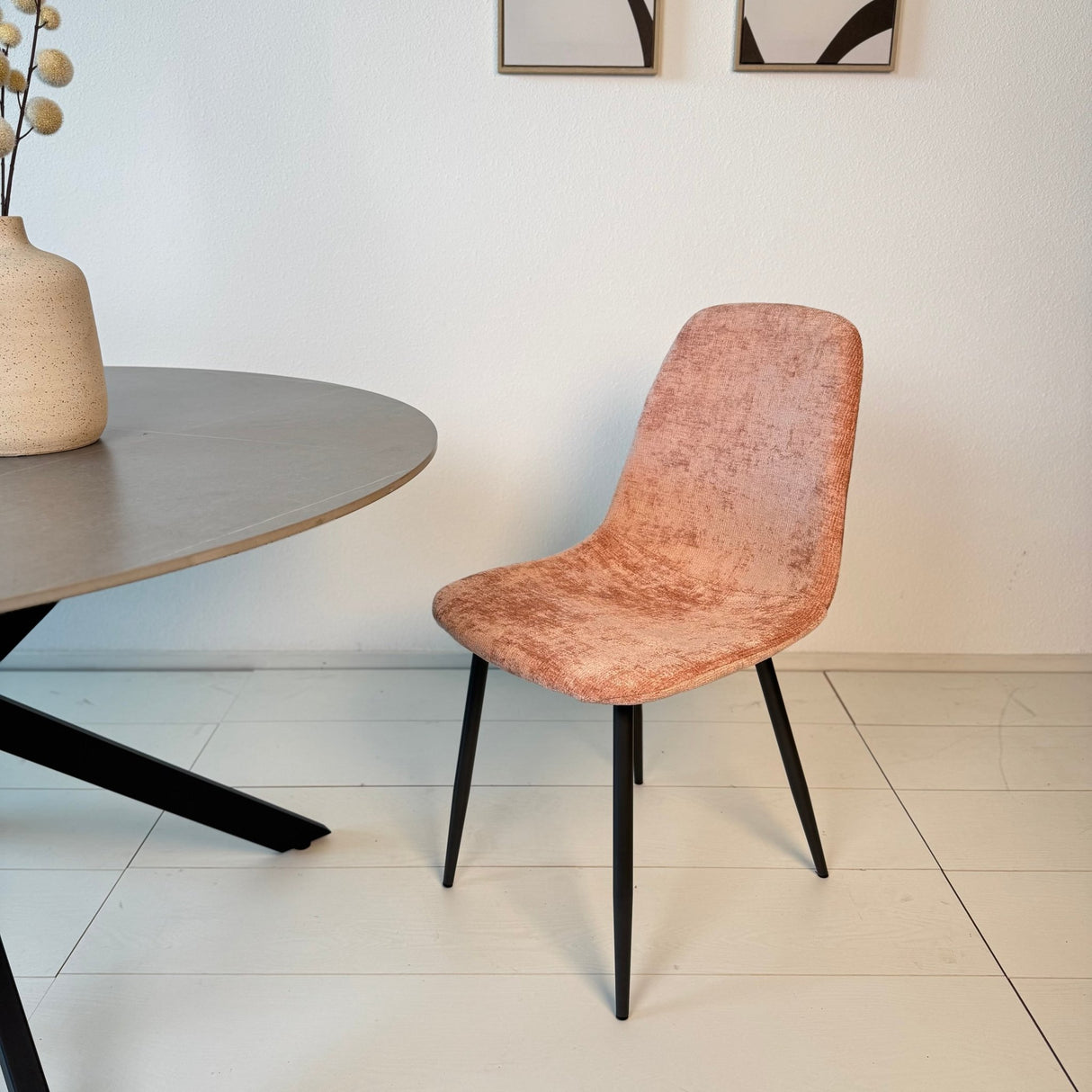 Juego de 4 Sillas de Comedor Escandinavas de Chenilla Rosa Viejo Swift - Sin Reposabrazos 