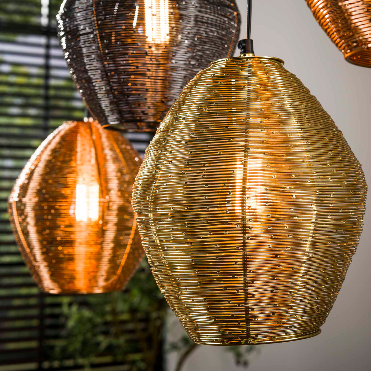 Lámpara colgante Wez 5 luces níquel de colores 