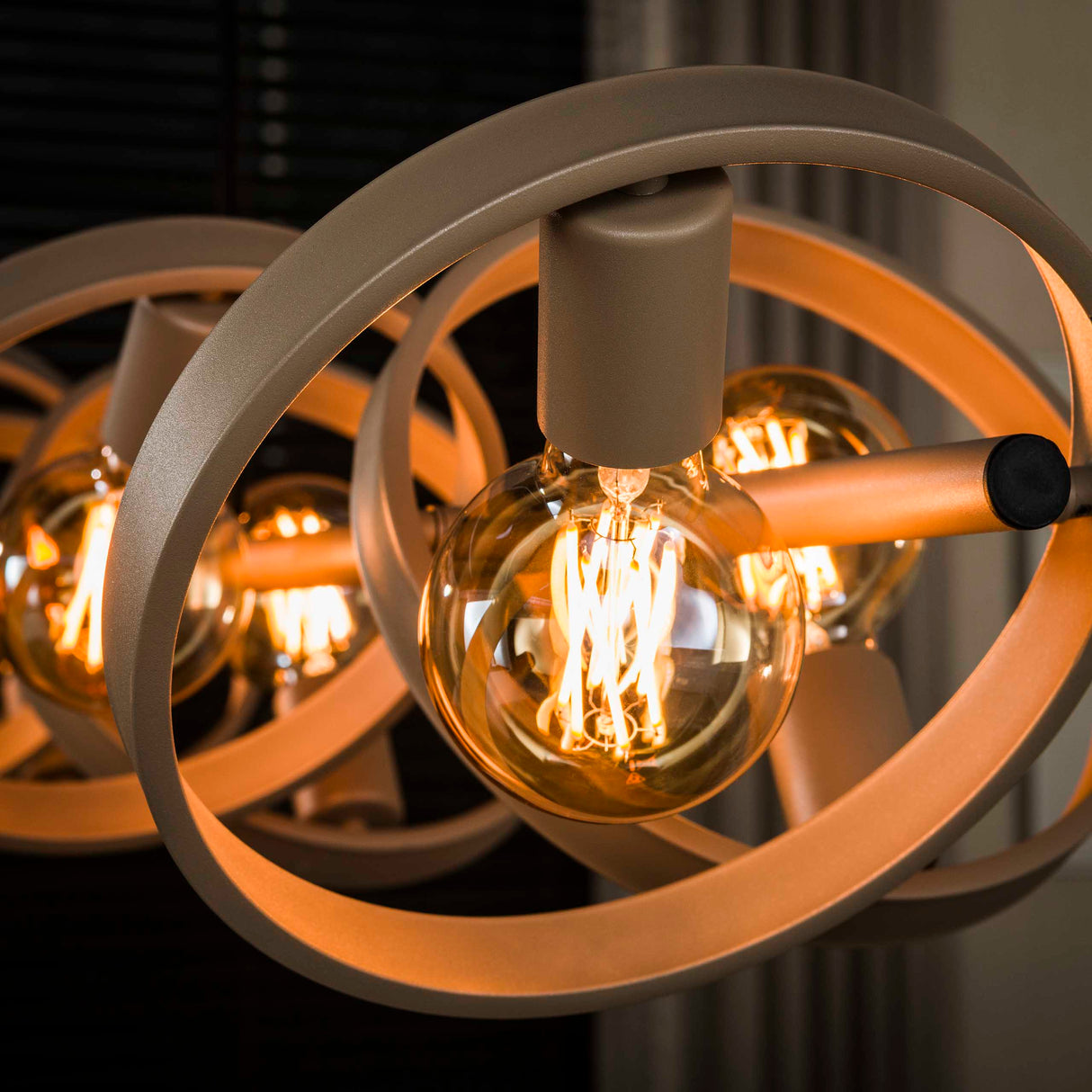 Hanglampen - Hanglamp 8 - lichts beige metaal rond Otan - Dimehouse