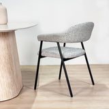 Conjunto de muebles completo: Mesa de comedor Lea de piedra sinterizada con aspecto de mármol travertino - Estructura de nogal + 4 sillas de comedor Lisa en bouclé gris 