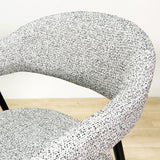 Conjunto de muebles completo: Mesa de comedor Lea de piedra sinterizada con aspecto de mármol travertino - Estructura de nogal + 4 sillas de comedor Lisa en bouclé gris 