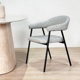 Conjunto de muebles completo: Mesa de comedor Lea de piedra sinterizada con aspecto de mármol travertino - Estructura de nogal + 4 sillas de comedor Lisa en bouclé gris 