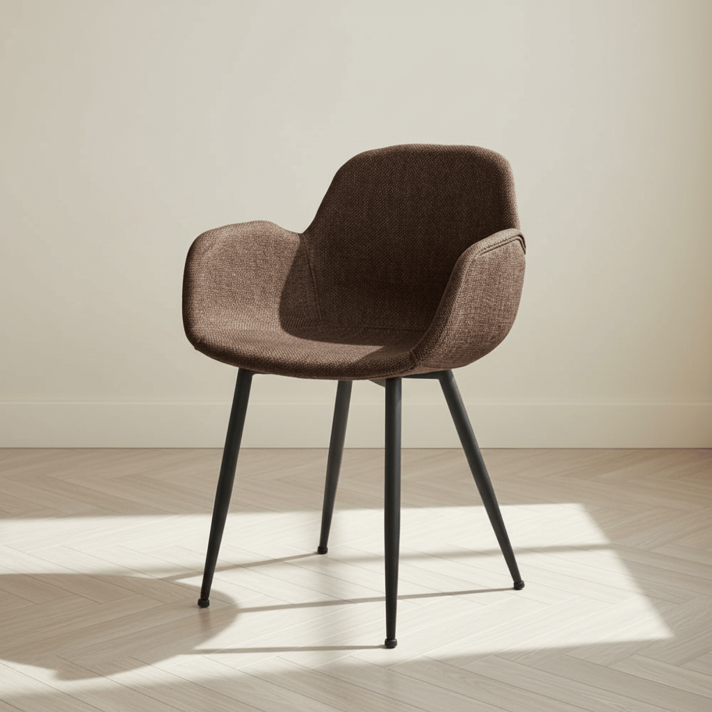 Silla de comedor con asiento en forma de cubo Fotografía atmosférica de Mick Bruin en un interior moderno