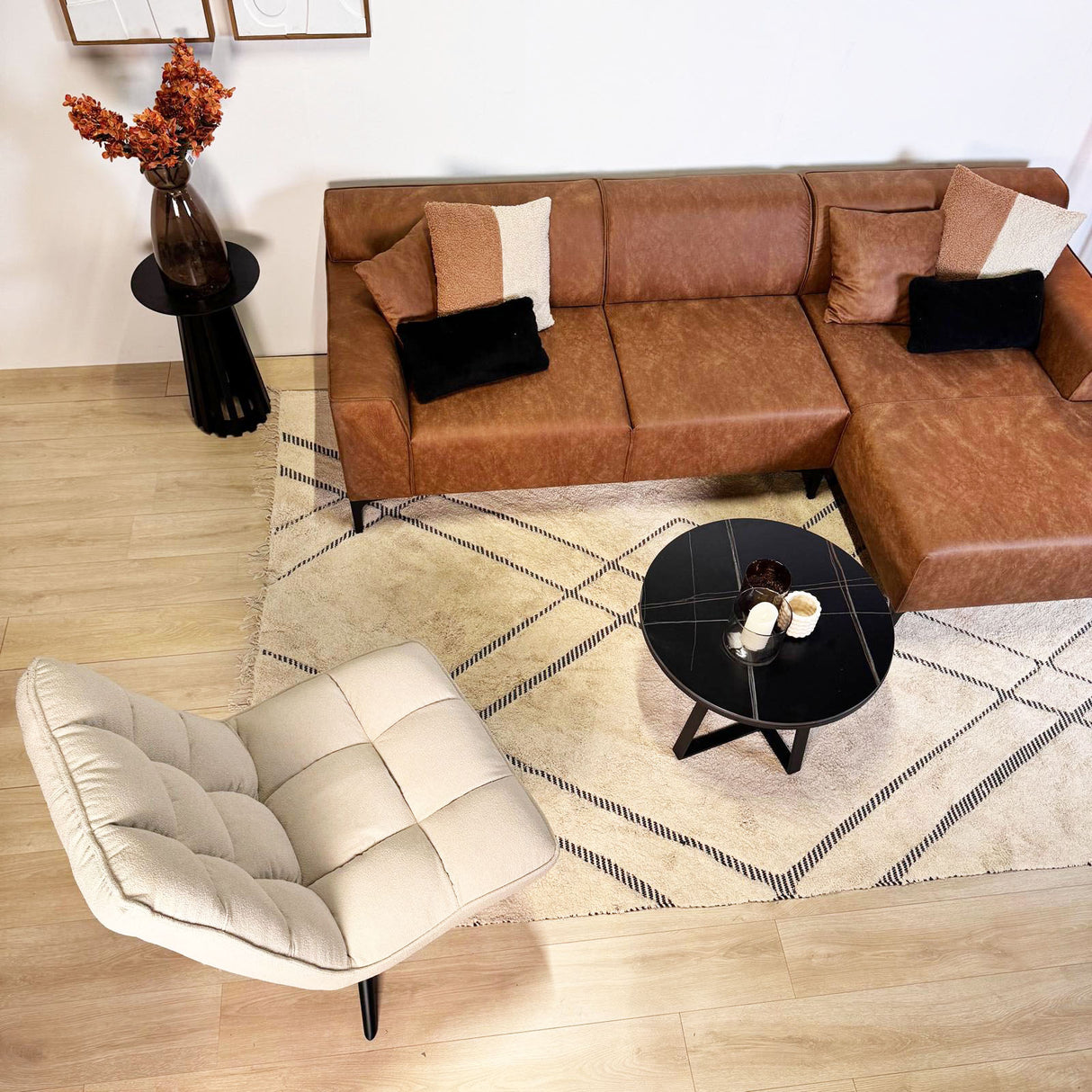 Fauteuils - Scandinavische draaifauteuil beige bouclé stof 360° draaibaar Yuki - Dimehouse
