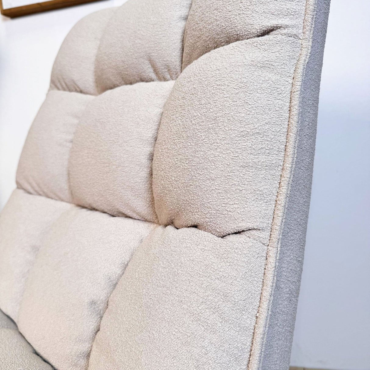 Fauteuils - Scandinavische draaifauteuil beige bouclé stof 360° draaibaar Yuki - Dimehouse