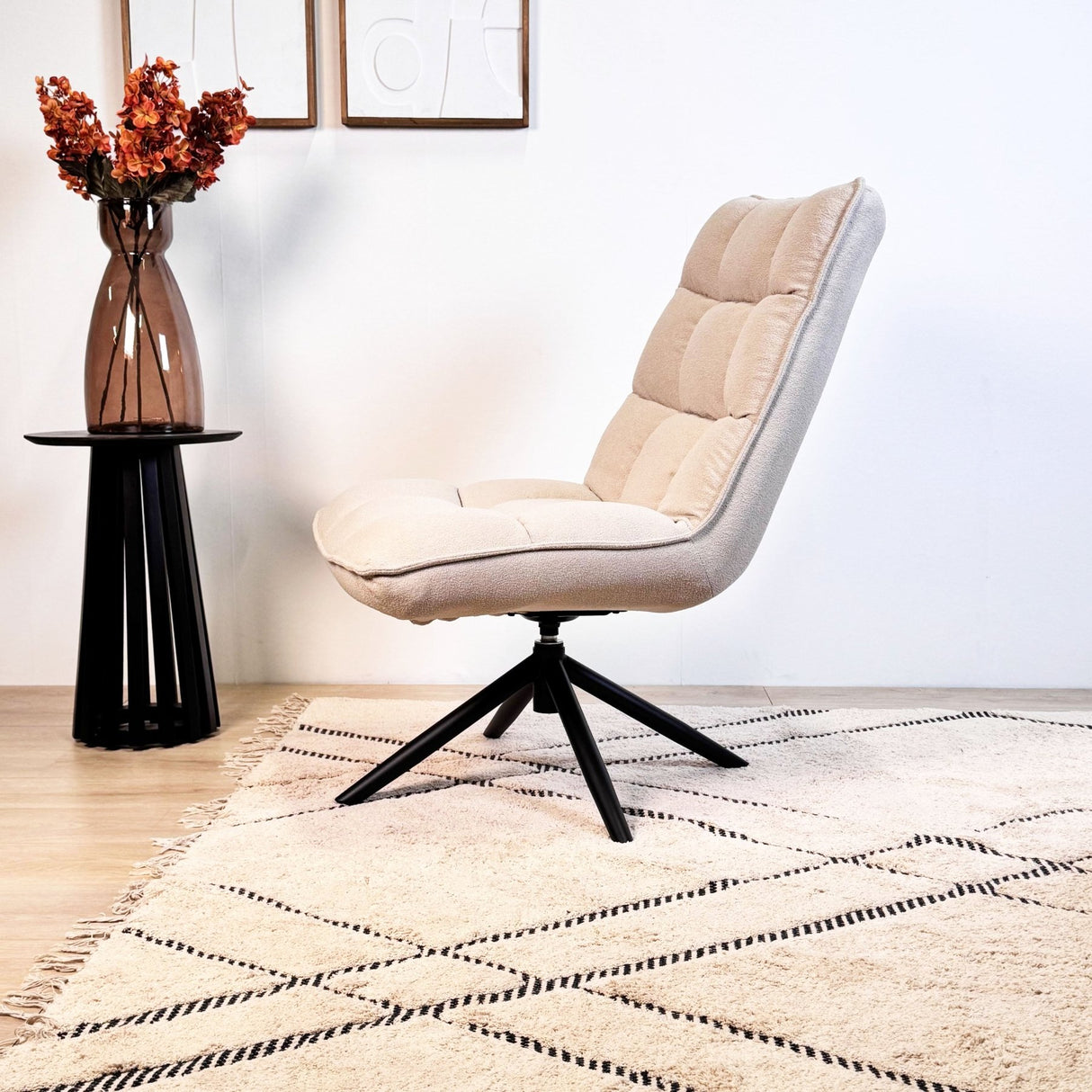 Fauteuils - Scandinavische draaifauteuil beige bouclé stof 360° draaibaar Yuki - Dimehouse