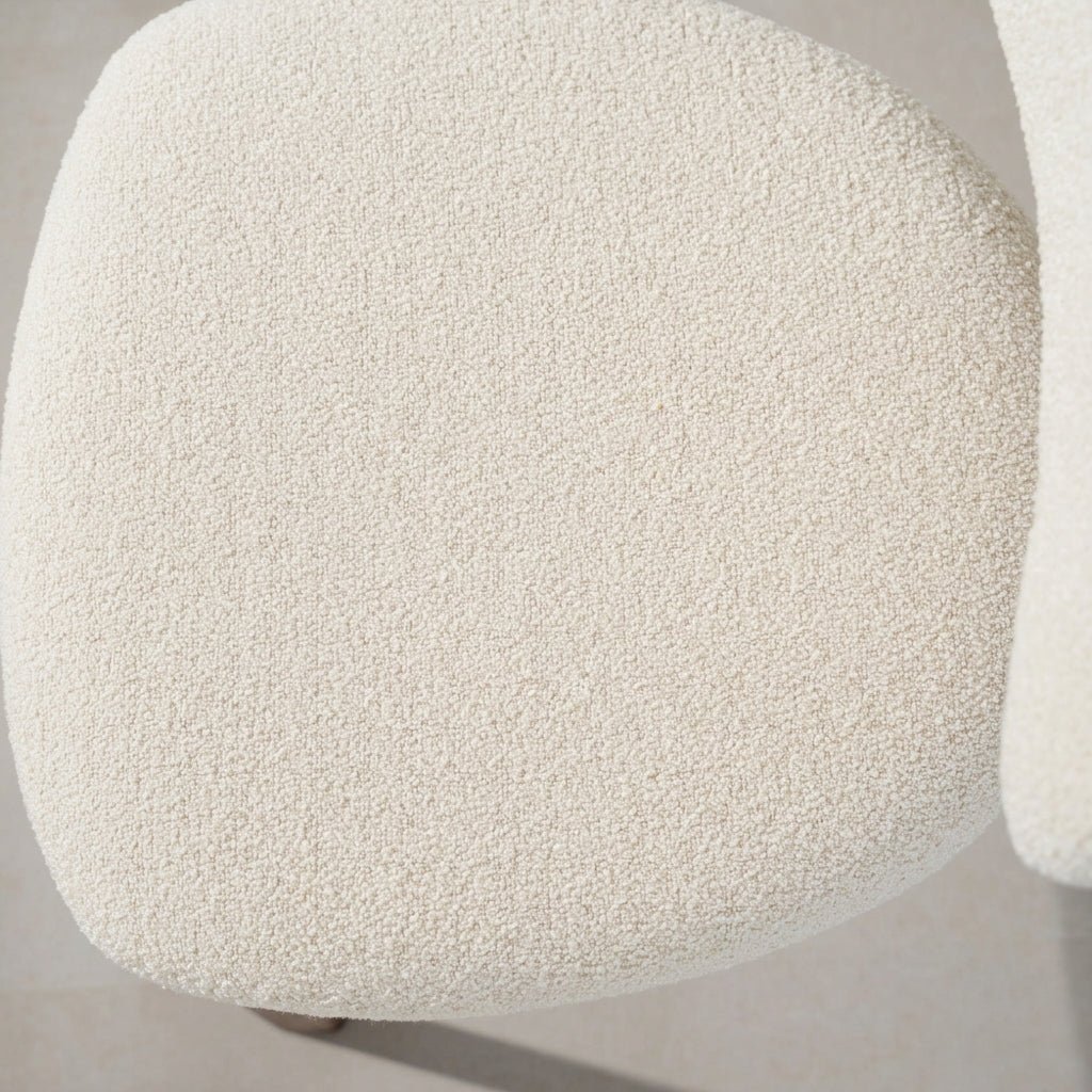 Eetkamerstoelen-Japandi Eetkamerstoel Miyo Bouclé Beige - Walnootlook Frame-Dimehouse