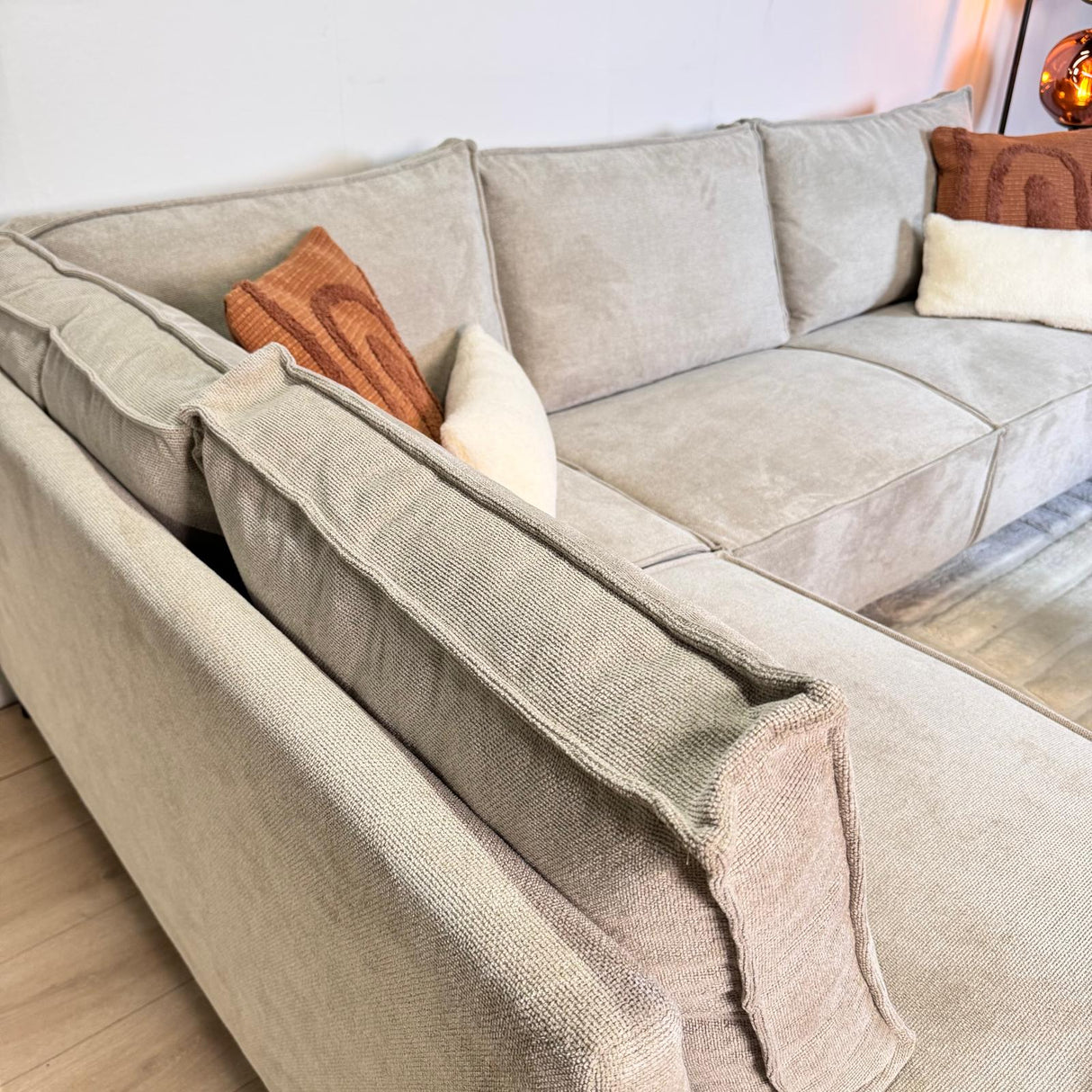 Banken - Hoekbank met chaise longue beige chenille Yara - links - Dimehouse