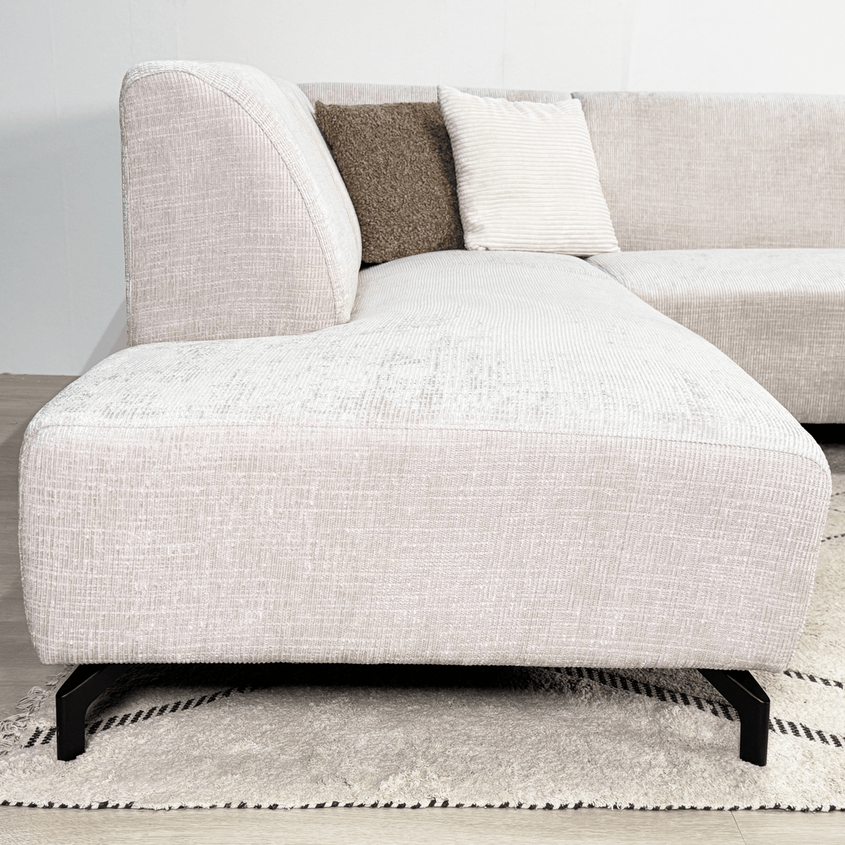 Banken - Hoekbank met chaise longue beige chenille stof Manon - links - Dimehouse