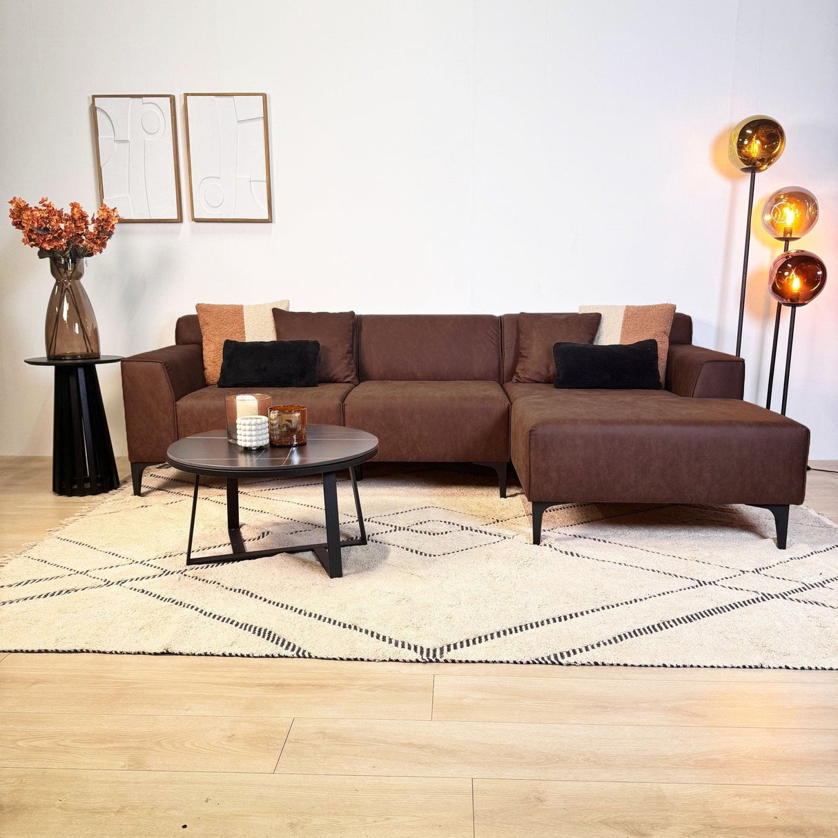 Sofá esquinero Davidson Microfibra Cognac con salón compacto - Derecho 