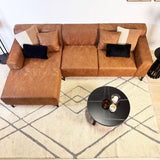 Sofá en esquina con lounge compacto en microfibra color coñac Davidson - izquierda 