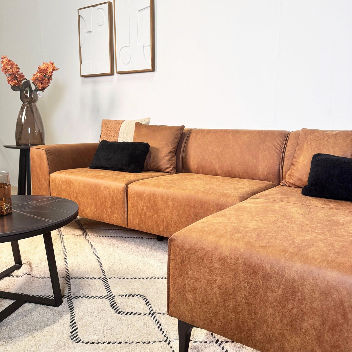 Sofá esquinero Davidson Microfibra Cognac con salón compacto - Derecho 