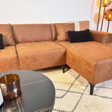 Sofá esquinero Davidson Microfibra Cognac con salón compacto - Derecho 