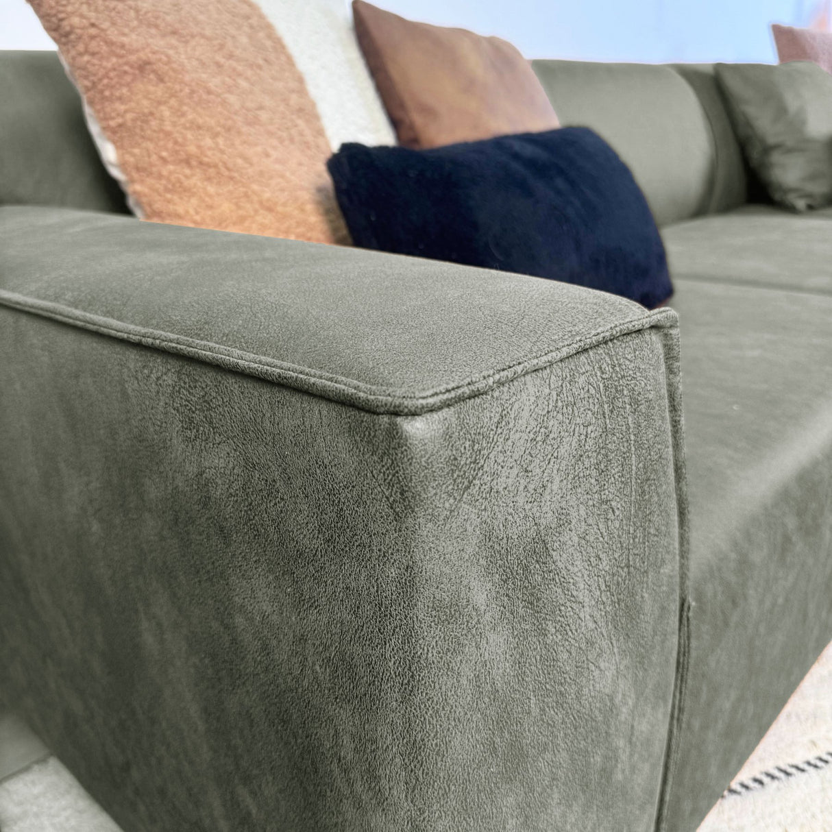 Sofá esquinero Davidson Microfibra Verde con salón compacto - Derecho 