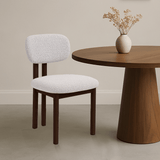 Silla de comedor Japandi Miyo Bouclé Marfil - Estructura de aspecto nogal 