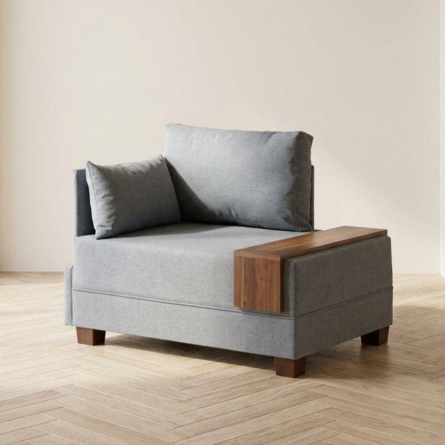 Sillón moderno de tela azul Fly - Izquierda - Con mesa de madera Fotografía atmosférica en un interior moderno