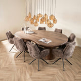 Mesa de comedor de forma orgánica Alo madera de acacia marrón 240x160 cm foto atmosférica en un interior moderno