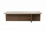 Fotografía en blanco de una mesa de centro rectangular con aspecto de travertino y marco con aspecto de nogal.