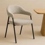 Conjunto Completo: Mesa de Comedor Lea Travertino + 4x Sillas Lisa Bouclé Gris 