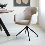 Silla de comedor Camiel Dimehouse Gris L x An x Al 62x61x54 Tela Vista frontal en diagonal Foto atmosférica