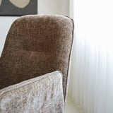 Silla de comedor Nela Dimehouse Taupe L x An x Al 64x64x52 Tela Detalle fotográfico atmosférico