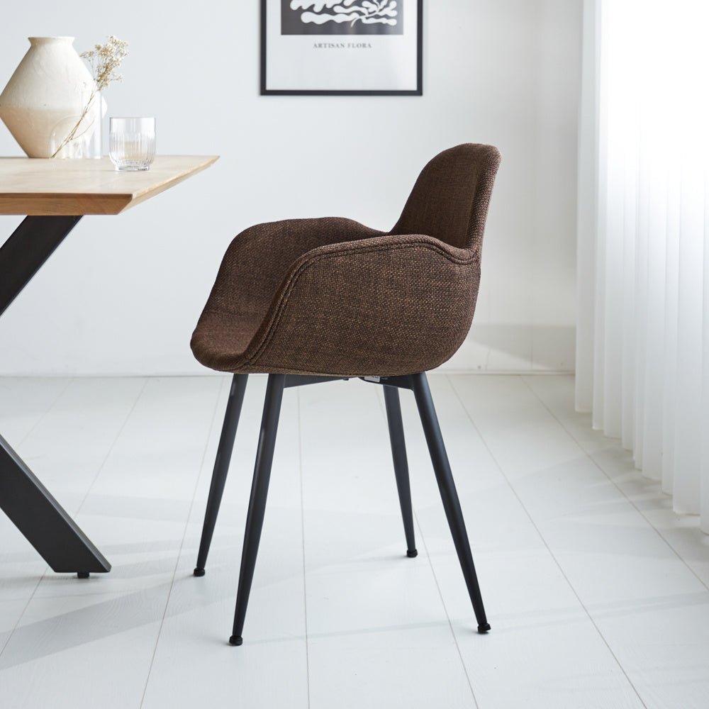 Silla de comedor Mick Dimehouse Marrón L x An x Al 64x62x59 Tela Foto atmosférica vista lateral