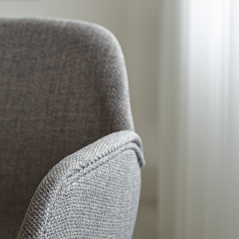 Silla de comedor Mick Dimehouse Gris L x An x Al 64x62x59 Tela Detalle fotográfico atmosférico