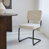 Silla de comedor Remo tejido canalé Dimehouse Beige L x An x Al 56x55x52 Tela acanalada Vista frontal en diagonal Foto atmosférica