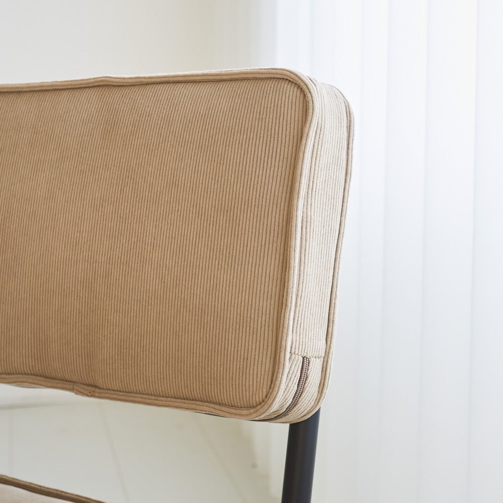 Silla de comedor Remo tejido canalé Dimehouse Marrón L x An x Al 56x55x51 Tela acanalada Detalle fotográfico atmosférico
