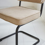 Silla de comedor Remo tejido canalé Dimehouse Marrón L x An x Al 56x55x51 Tela acanalada Detalle fotográfico atmosférico