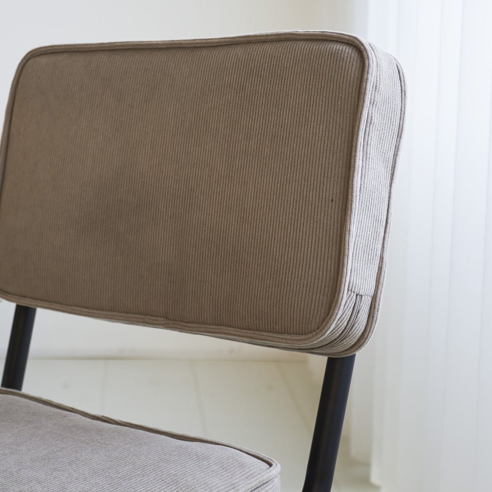 Silla de comedor Remo tejido canalé Dimehouse Gris L x An x Al 56x55x52 Tela acanalada Detalle fotográfico atmosférico