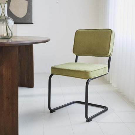 Silla de comedor Remo tejido canalé Dimehouse Verde L x An x Al 56x55x52 Tela acanalada Vista frontal diagonal de fotografía atmosférica