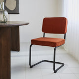 Silla de comedor Remo tejido canalé Dimehouse Óxido L x An x Al 56x55x52 Tela acanalada Vista frontal en diagonal Foto atmosférica