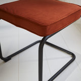 Silla de comedor Remo tejido canalé Dimehouse Óxido L x An x Al 56x55x52 Tela acanalada Detalle fotográfico atmosférico