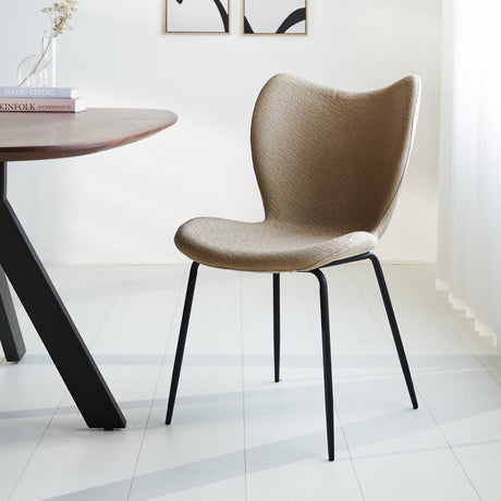 Silla de comedor Sia Dimehouse Taupe L x An x Al 72x55x51 Tela Vista frontal diagonal de fotografía atmosférica