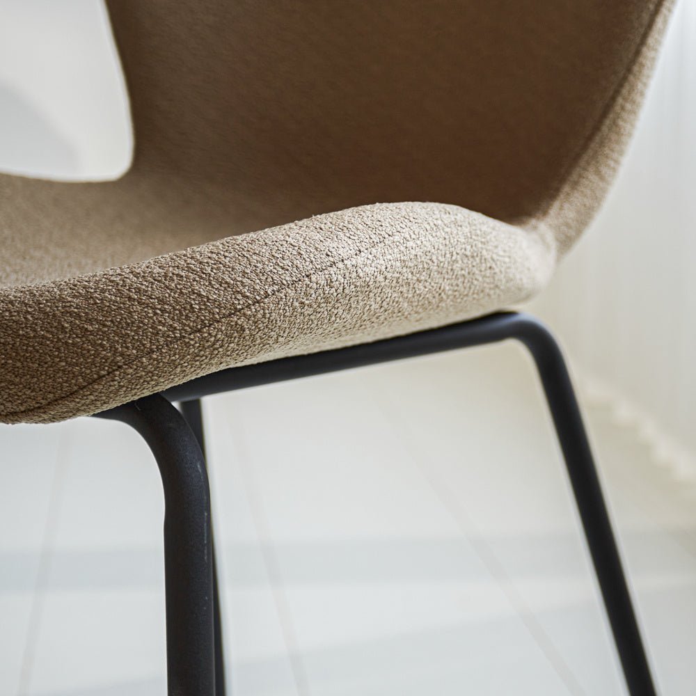 Silla de comedor Sia Dimehouse Taupe L x An x Al 72x55x51 Tela Atmósfera foto diferente